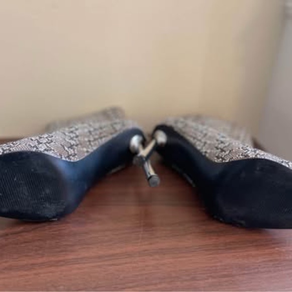 Size 10M Steve Madden® Robyn-R Crystal Snake Dress Bootie - Picture 5 of 6